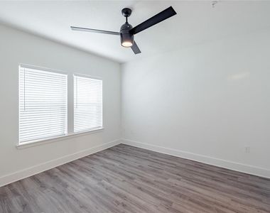 1420 Lakefront Drive - Photo Thumbnail 20