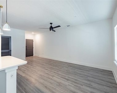 1420 Lakefront Drive - Photo Thumbnail 10