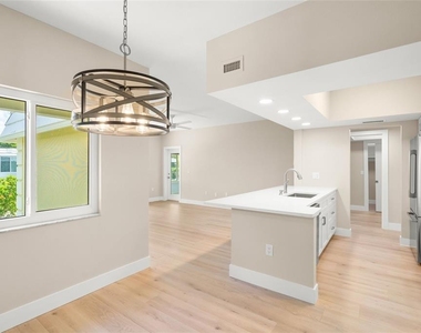 5823 Tidewood Avenue - Photo Thumbnail 10