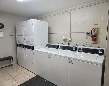3360 S Osprey Avenue - Photo Thumbnail 15