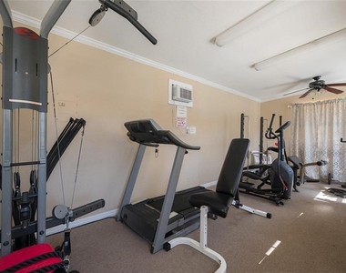 3360 S Osprey Avenue - Photo Thumbnail 16