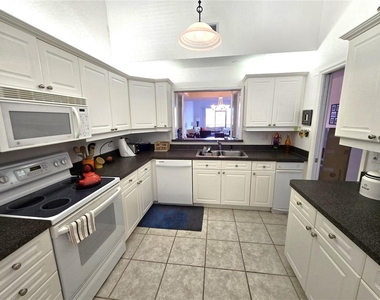 3905 Mariners Walk - Photo Thumbnail 10