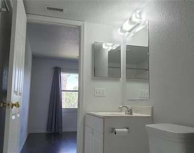 25050 Sandhill Boulevard - Photo Thumbnail 10