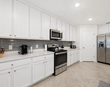 10792 Tarflower Drive - Photo Thumbnail 6