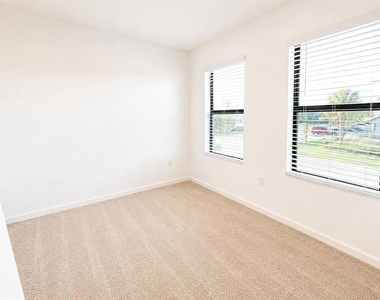 6312 Silverstar Drive - Photo Thumbnail 21