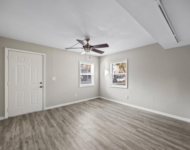 7169 E Bank Drive - Photo Thumbnail 4