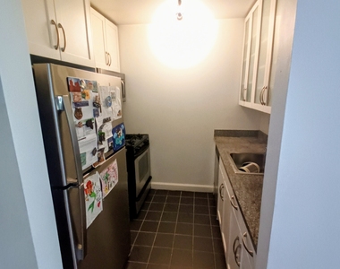 360 West 43rd Street - Photo Thumbnail 6