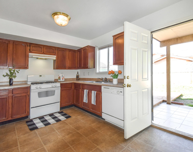 12161 Sun Bridge Place - Photo Thumbnail 10