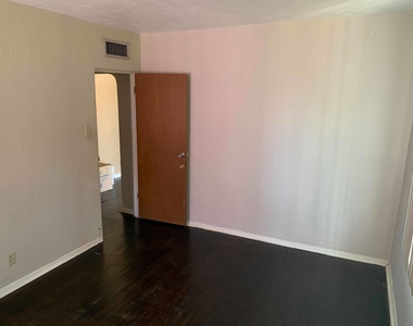 3727 Nashville Avenue - Photo Thumbnail 5
