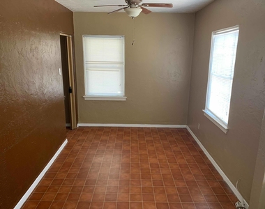 3727 Nashville Avenue - Photo Thumbnail 2