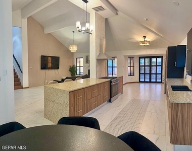709 Bluff Canyon Circle - Photo Thumbnail 6