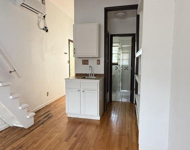 1218 Moore Street - Photo Thumbnail 2