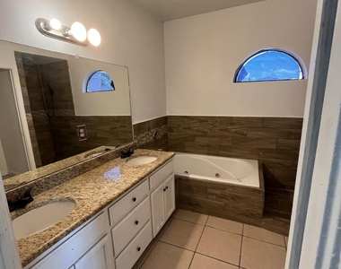 6105 Pecan Park Place - Photo Thumbnail 21