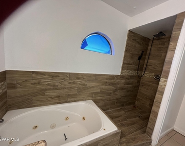 6105 Pecan Park Place - Photo Thumbnail 24