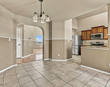12121 Zavi Lane - Photo Thumbnail 9