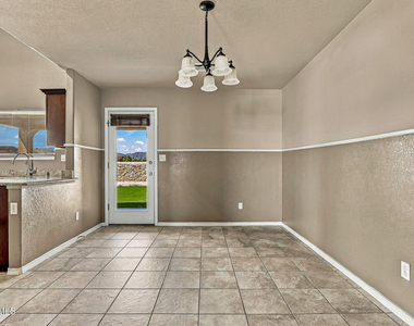 12121 Zavi Lane - Photo Thumbnail 8