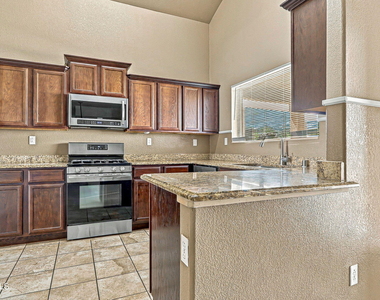 12121 Zavi Lane - Photo Thumbnail 11