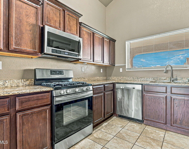 12121 Zavi Lane - Photo Thumbnail 15
