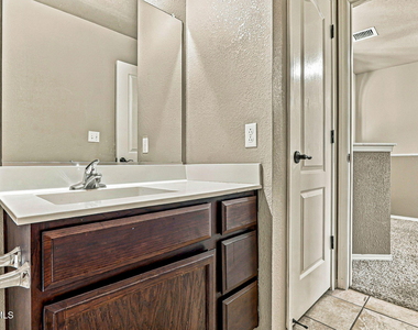 12121 Zavi Lane - Photo Thumbnail 31