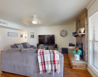453 El Camino Drive - Photo Thumbnail 10