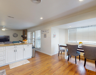 453 El Camino Drive - Photo Thumbnail 3