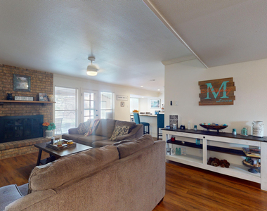 453 El Camino Drive - Photo Thumbnail 8