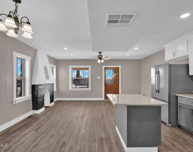 3411 Altura Avenue - Photo Thumbnail 7