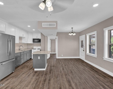 3411 Altura Avenue - Photo Thumbnail 2