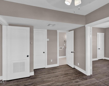 3411 Altura Avenue - Photo Thumbnail 9