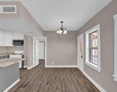 3411 Altura Avenue - Photo Thumbnail 5