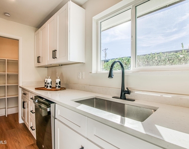 1210 La Cruz Drive - Photo Thumbnail 17