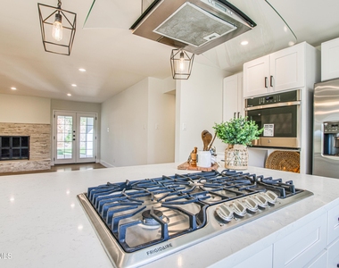 1210 La Cruz Drive - Photo Thumbnail 15