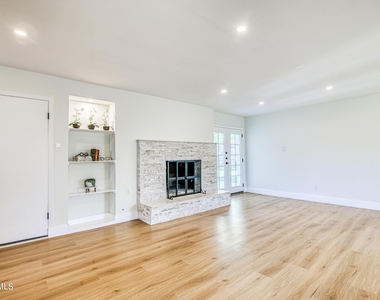 1210 La Cruz Drive - Photo Thumbnail 4