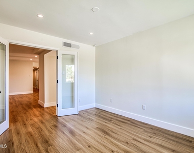 1210 La Cruz Drive - Photo Thumbnail 11