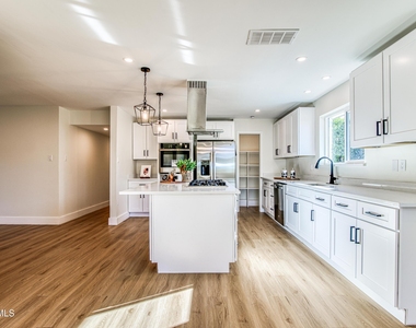1210 La Cruz Drive - Photo Thumbnail 13