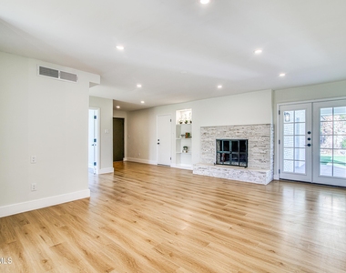 1210 La Cruz Drive - Photo Thumbnail 10