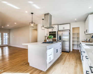 1210 La Cruz Drive - Photo Thumbnail 14