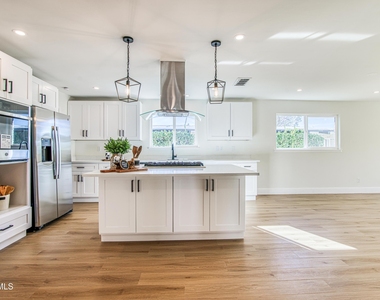 1210 La Cruz Drive - Photo Thumbnail 12