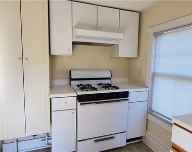 90 Thames Street - Photo Thumbnail 10