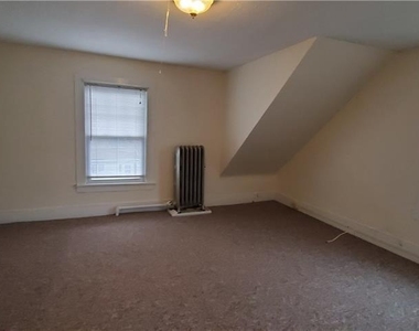 90 Thames Street - Photo Thumbnail 18