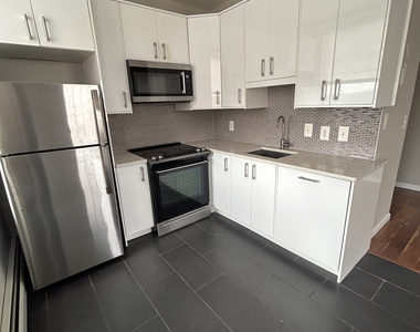 265 College Street - Photo Thumbnail 3