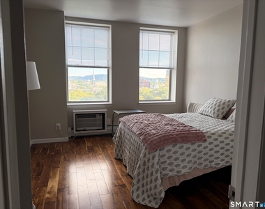 265 College Street - Photo Thumbnail 6