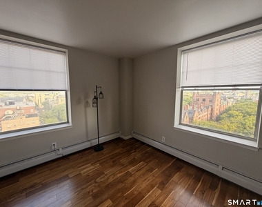 265 College Street - Photo Thumbnail 2
