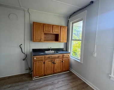 183 Chestnut Avenue - Photo Thumbnail 4