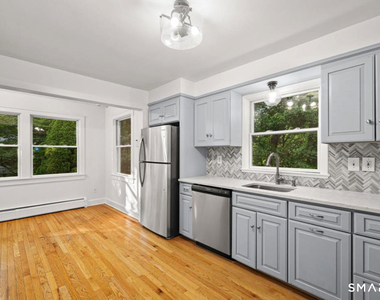 412 Main Street - Photo Thumbnail 2