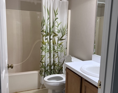 163 Trotters Way - Photo Thumbnail 4