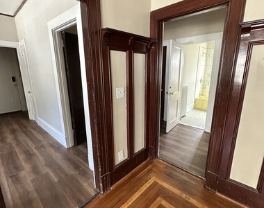 304 Edgewood Street - Photo Thumbnail 9