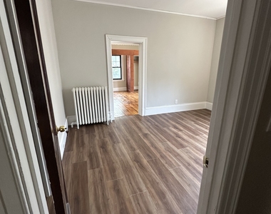 304 Edgewood Street - Photo Thumbnail 4