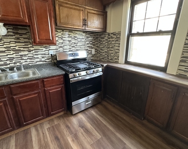 304 Edgewood Street - Photo Thumbnail 10