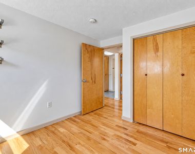 184 Pequot Avenue - Photo Thumbnail 12